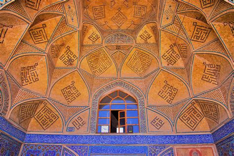 Varamin's 12th-Century Jameh Mosque: Witnessing Timeless Iranian Architecture and Spiritual Serenity!