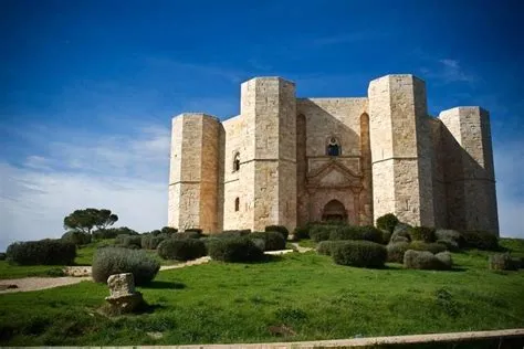 Castel del Monte! An Enchanting Medieval Puzzle Atop a Hill in Puglia.