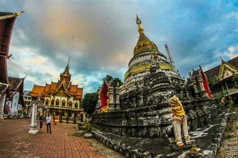 Dhammakaya Cetiya! Loistava buddhalainen temppeli Chiang Maihin