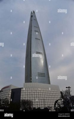  Lotte World Tower – Majesteettinen näköalapaikka ja ostosparatiisi!