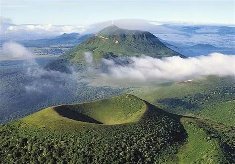  Puy de Dôme - Majesteettinen Tulivuori ja Panoramanäkymiä