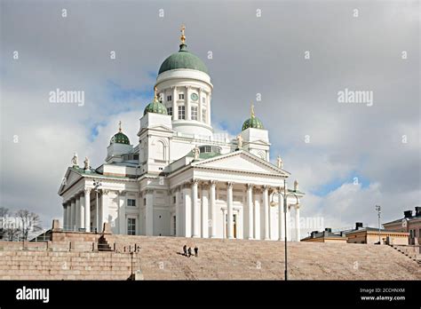 Talisayen Tuomiokirkko: 1800-luvulta Peräisin Oleva Arkkitehtuurinen Helmi!